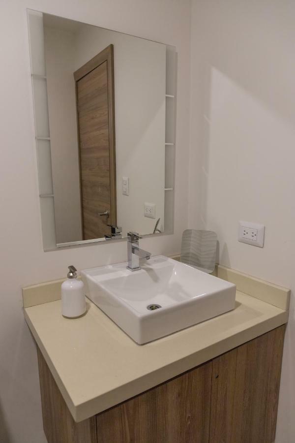 Le Bristol Aparthotel Cuenca Esterno foto